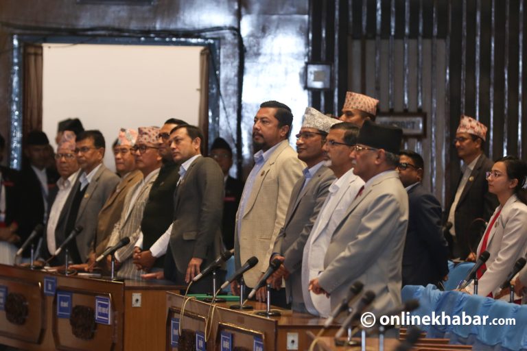प्रतिनिधिसभा बैठक बस्दै नबसी स्थगित
