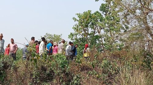 एउटै डोरीमा झुन्डिएको अवस्थामा मृत भेटिए महिला र पुरुष