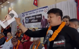 पुत्ला जलाउँदै नेता बनेकाहरू फोटो जलाउनेलाई थुन्न थाले
