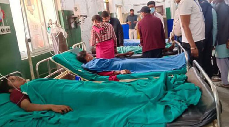 जब विद्यार्थीहरू स्कुलमा बेहोस भएर ढल्न थाले
