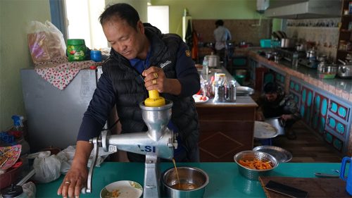 सिजनमा सुन्तलाको जुस बनाएर मासिक २ लाख अतिरिक्त आम्दानी