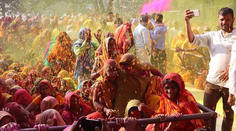 काठमाडौंमा होली खेल्ने क्रममा उच्छृंखल गतिविधि गर्ने ५५ जना पक्राउ