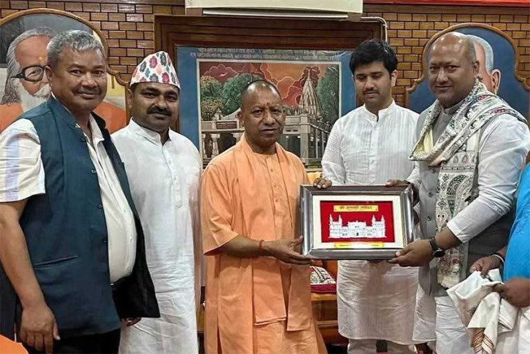मधेशका मुख्यमन्त्री सिंह र उत्तर प्रदेशका मुख्यमन्त्री योगीबीच भेटवार्ता