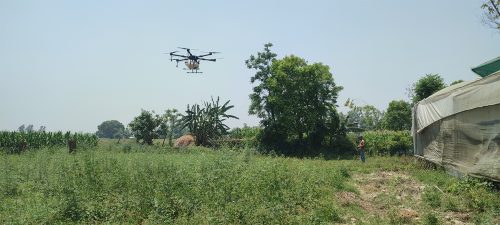 व्यावसायिक कृषिमा ‘ड्रोन’को प्रयोग, वार्षिक २६ लाखसम्म कमाइ