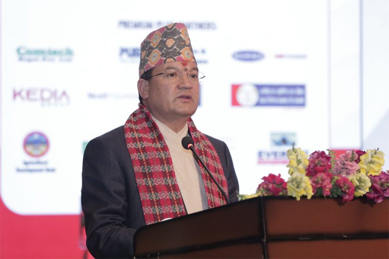 वनमन्त्री भन्छन् : डढेलो निभाउन अत्याधुनिक उपकरण र जनशक्ति छैन