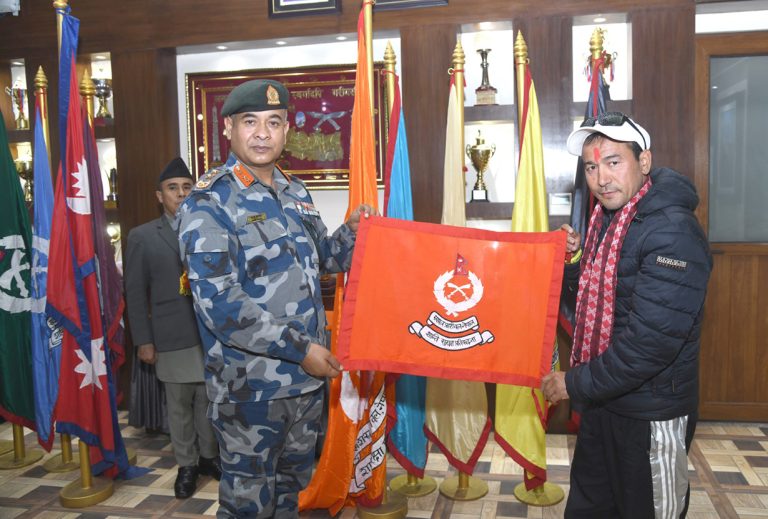 अक्कलको सगरमाथा लक्ष्य