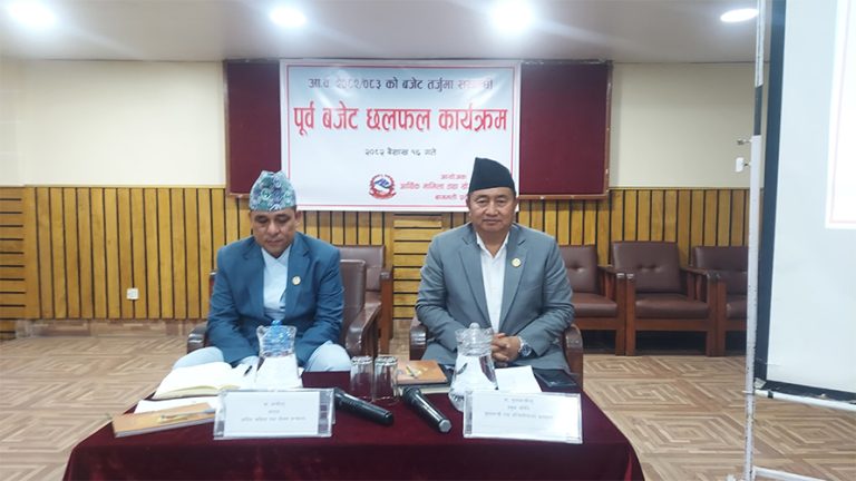बागमतीमा पूर्वबजेट छलफलः मन्त्रीहरुले कविता र गीतबाट सुनाए गुनासो