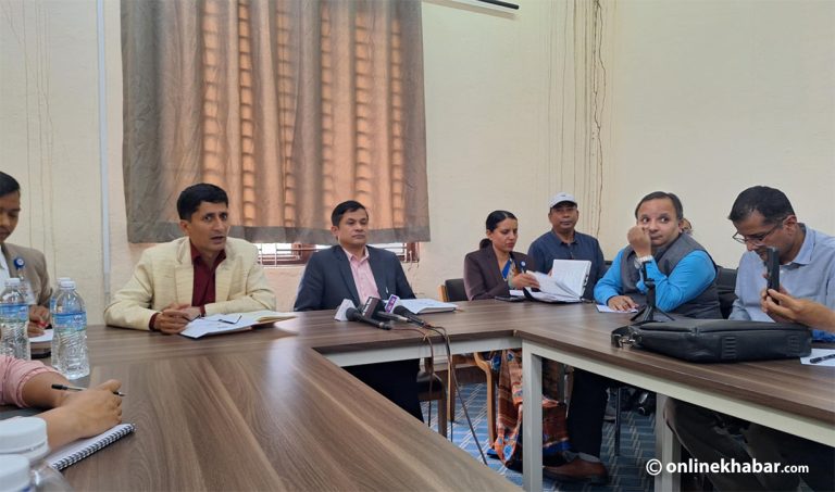 स्वास्थ्य बीमा बोर्डले तिर्न बाँकी १६ अर्ब, खातामा एक अर्बमात्रै