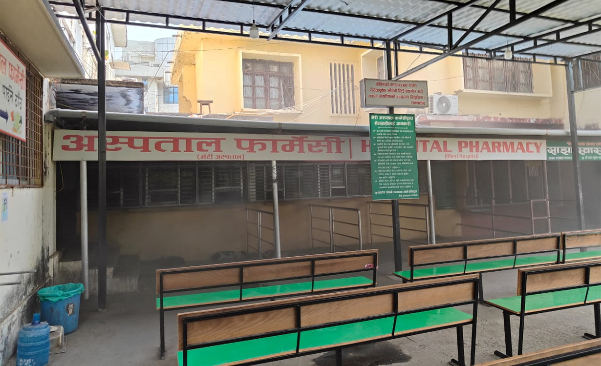 भेरी अस्पतालको मेडिकल स्टोरमा आगो लाग्दा कम्तिमा ३ करोड क्षति, आकस्मिक बाहेकका सेवा दुई दिन बन्द