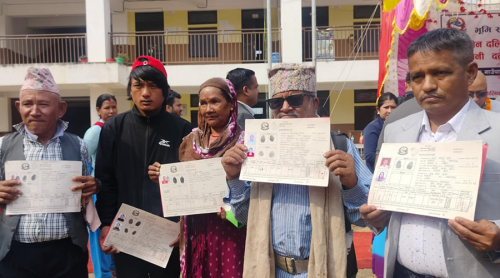 बकैयाका ६२ जना भूमिहीनले पाए जग्गा धनीपुर्जा