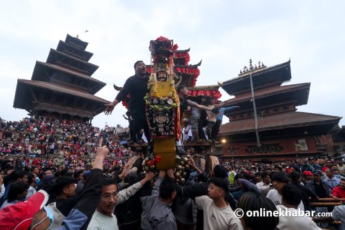 भक्तपुरमा सुरू भयो बिस्का जात्रा (तस्वीरहरू)