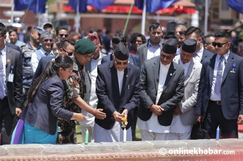 तस्वीरमा हेर्नुहोस् गोरखा भूकम्पको १०औं स्मृति सभा