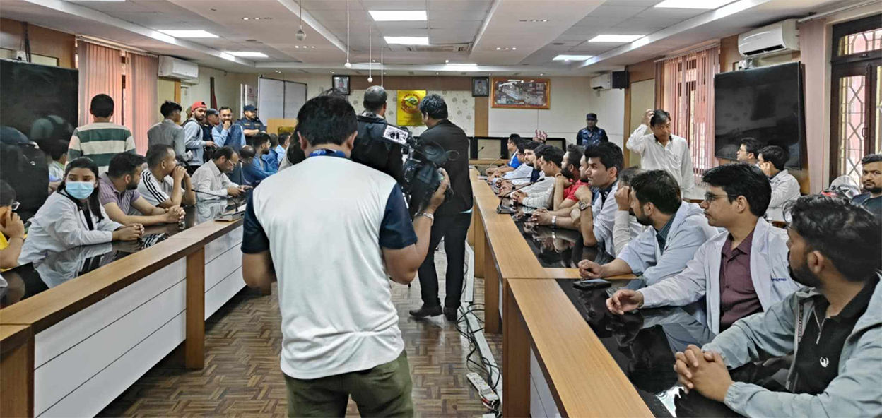 स्वास्थ्यमन्त्री र चिकित्सकका प्रतिनिधिबीच वार्ता जारी