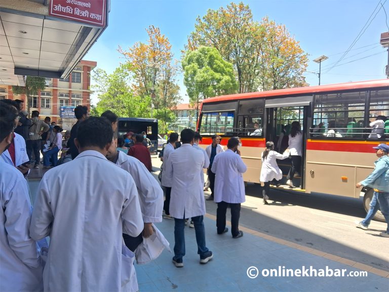 चिकित्सक संघले रोक्यो अस्पतालमा आकस्मिक बाहेकका सेवा