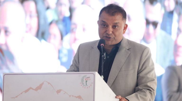 प्रधानमन्त्रीप्रति गगनको कटाक्ष : बिंड तातेर ताप्के नतात्ने रहेछ