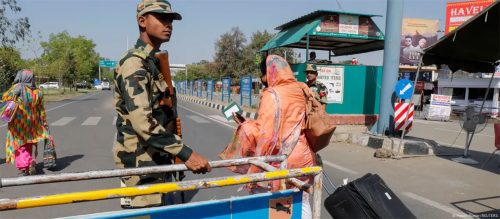 भारत–पाकिस्तान तनाव : आमाबाट बिछोडिंदै बच्चा 