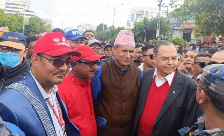 शिक्षक आन्दोलनमा झलनाथ खनालको ऐक्यवद्धता