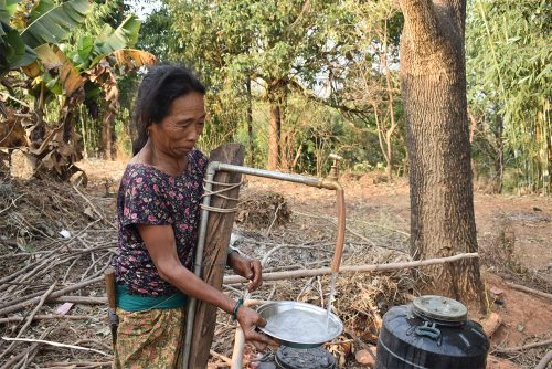 झ्याल्टुङडाँडामा खानेपानीले दिएको खुसी : अब गाउँ छोड्ने मन छैन