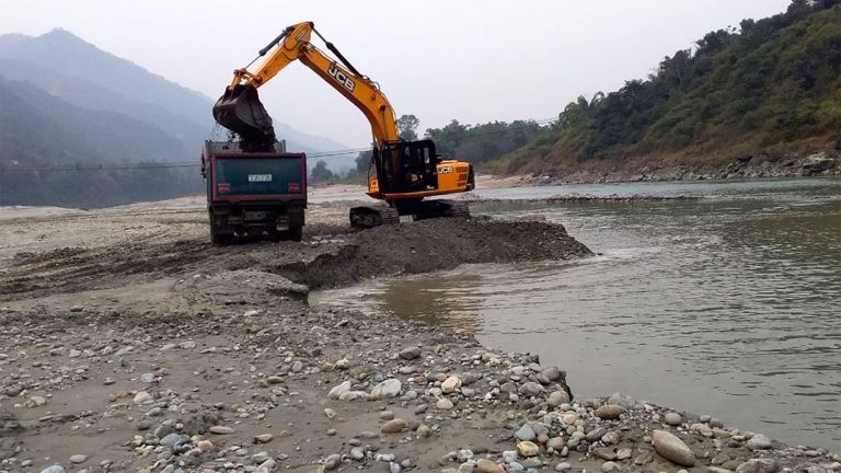 सर्वोच्चको आदेशपछि कालीगण्डकीमा उत्खनन् सुरु