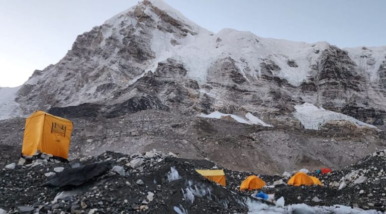 खुम्बु आइसफलसम्म टाँगियो डोरी