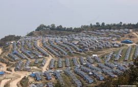 लाप्राकको नमुना बस्ती : घर छन्, बासिन्दा छैनन्
