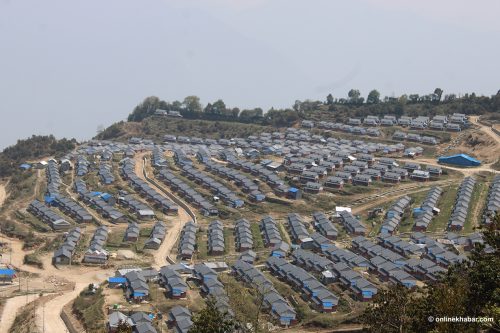 लाप्राकको नमुना बस्ती : घर छन्, बासिन्दा छैनन्