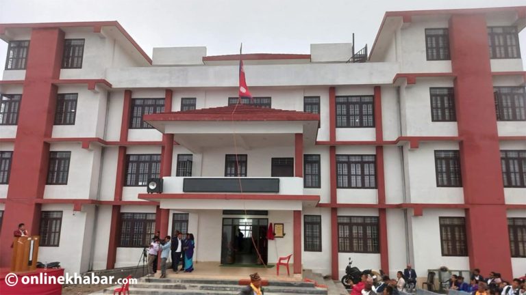 रैथाने संस्कृति जोगाउन लिम्चुङबुङका कर्मचारीलाई हप्तामा २ दिन जातीय पोशाक