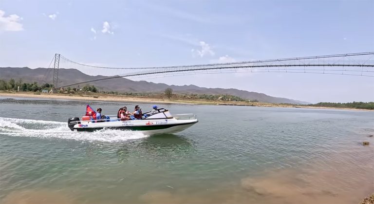 बबई नदीमा गैरकानुनी मोटरबोट, रोक्न प्रशासनको आदेश