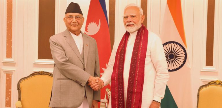 विरलै एक्लै भेट्ने मोदीले ओलीलाई भेट दिनुको अन्तर्य
