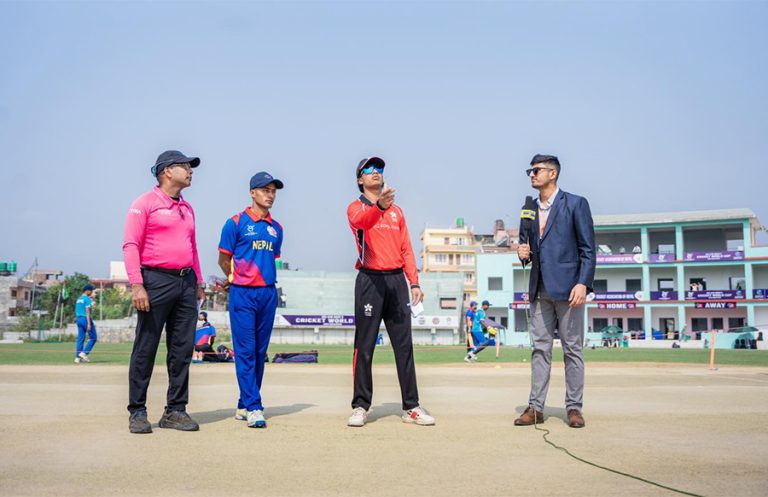 हङकङविरुद्ध टस जितेर नेपाल बलिङ गर्दै