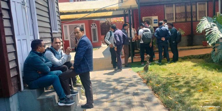 राज्य व्यवस्था समितिलाई ट्रेड युनियनको निरन्तर दबाब