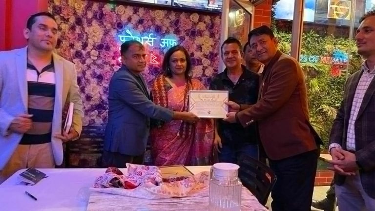 सिड्नीमा एन्जाद्वारा पत्रकार महासंघकी अध्यक्ष शर्मा सम्मानित