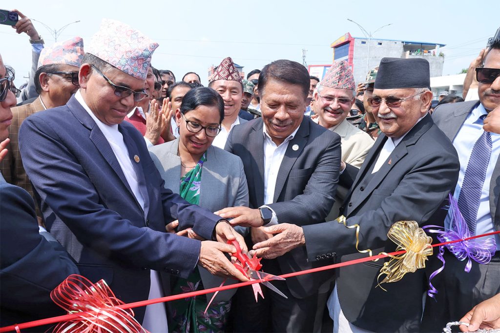 ६ किमी सडक बनाउन ५६ महिना, ६ भीआईपीको जस लिने होड