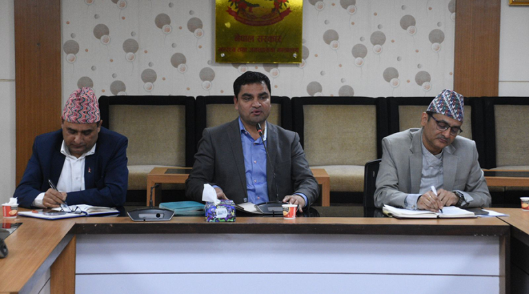 मन्त्रालय मातहत कर्मचारीलाई नतिजा देखिने गरी काम गर्न स्वास्थ्यमन्त्रीको निर्देशन