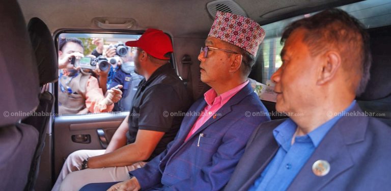 सिंहदरबारबाट पक्राउ परेका लिङ्देनसहितका नेताहरू भद्रकालीमा
