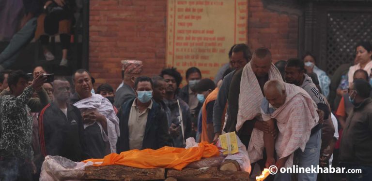 तीनकुने प्रदर्शनमा ज्यान गुमाएका सविनको पशुपतिमा दाहसंस्कार