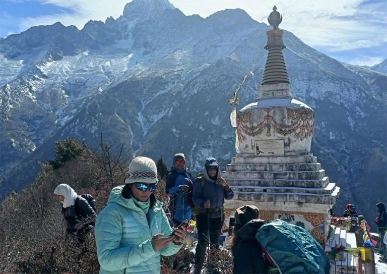 सगरमाथा क्षेत्रमा पर्यटक आगमन बढ्यो, चैतमा १२ हजार भित्रिए