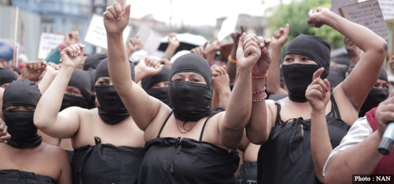 माइतीघरमा सहकारी पीडितको अर्धनग्न प्रदर्शन