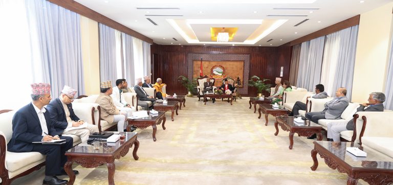 सत्तारुढ दलको बैठक : ‘ब्रेक थ्रु’ हुने गरी नीति तथा कार्यक्रम ल्याउने प्रतिबद्धता