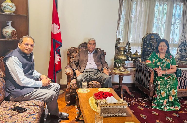 राजनीतिक भेटघाटमा विजय चौथाइवाले
