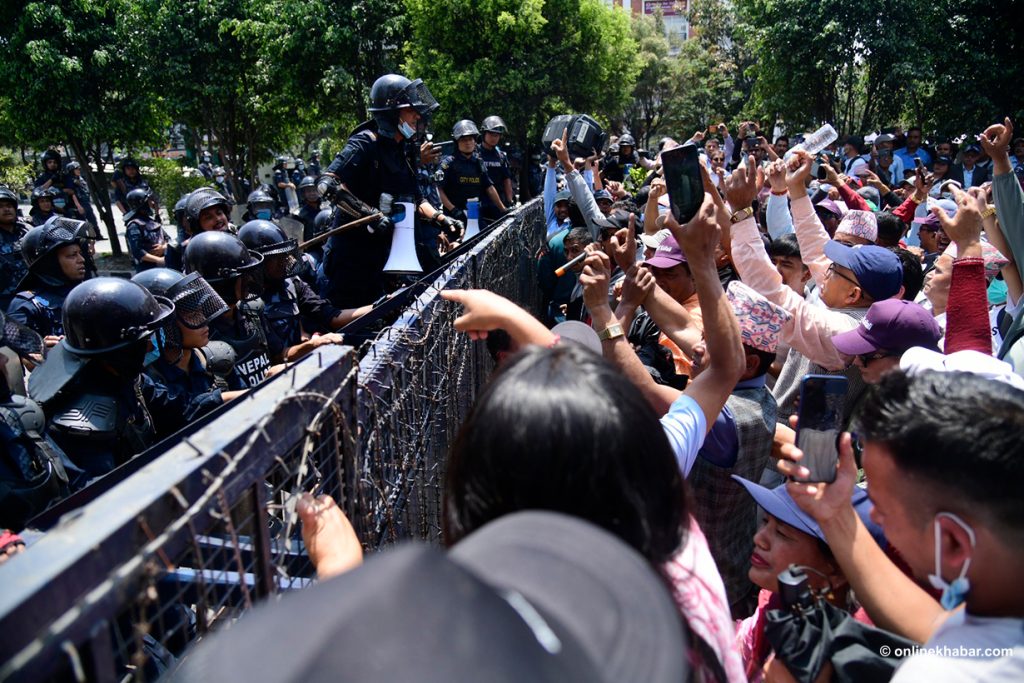This image has an empty alt attribute; its file name is Teachers-protest-11-1024x683.jpg