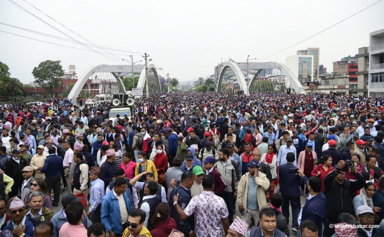 भोलिबाट शिक्षकले सडक छाड्ने, विद्यालय फर्कन सहमत