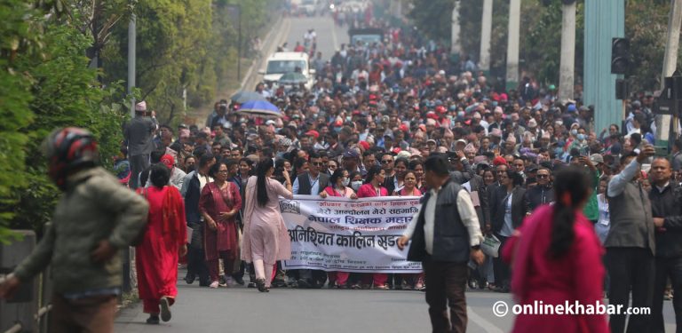 काठमाडौंमा शिक्षकको प्रदर्शन (तस्वीरहरू)