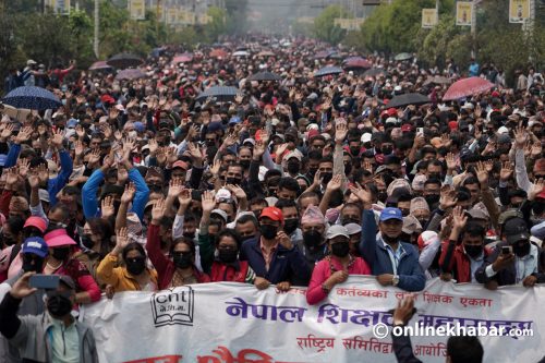 पार्टी कार्यालयमा धर्ना दिँदा बेवास्ता, शिक्षण संस्था ठप्प पारेपछि ऐक्यबद्धता