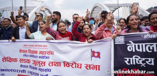 शिक्षकहरू ११ दिनदेखि काठमाडौंका सडकमा (तस्वीरहरू)