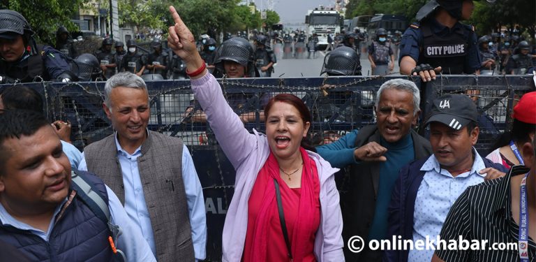 आलोचक समाज र शिक्षक आन्दोलन
