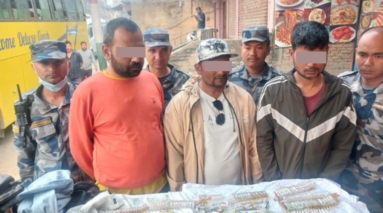 काठमाडौंको सतुंगलबाट लागूऔषधसहित ३ जना पक्राउ