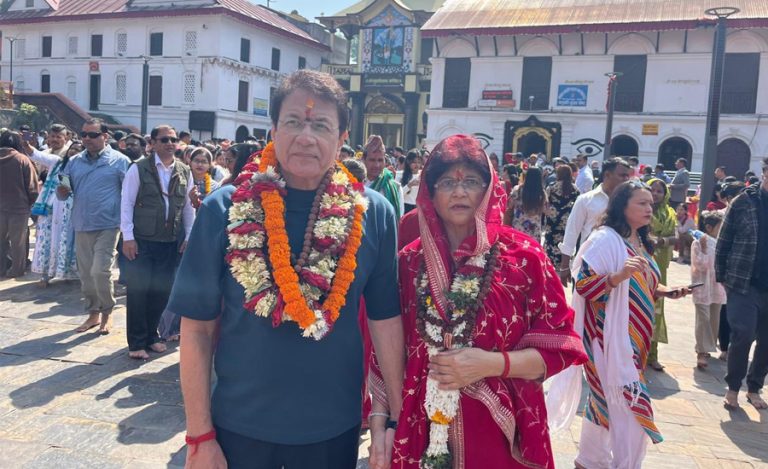 ‘रामायण’ सिरियलका रामले गरे पशुपतिनाथ दर्शन