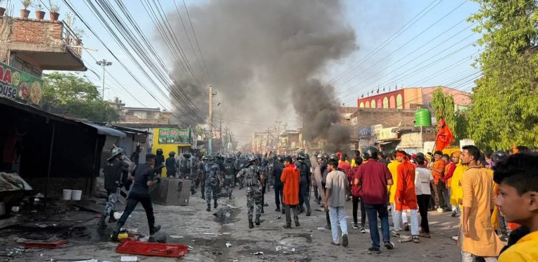 वीरगञ्ज तनावग्रस्त, कर्फ्यु लगाउने तयारी (तस्वीरहरू)