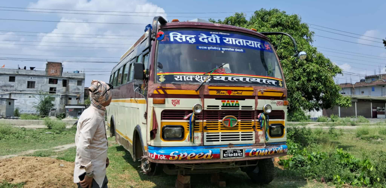 धरानबाट हराएको बस विराटनगरमा भेटियो, पार्टपुर्जा बिक्री